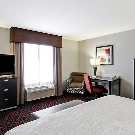 Hampton Inn & Suites Red Deer Penhold Extérieur photo