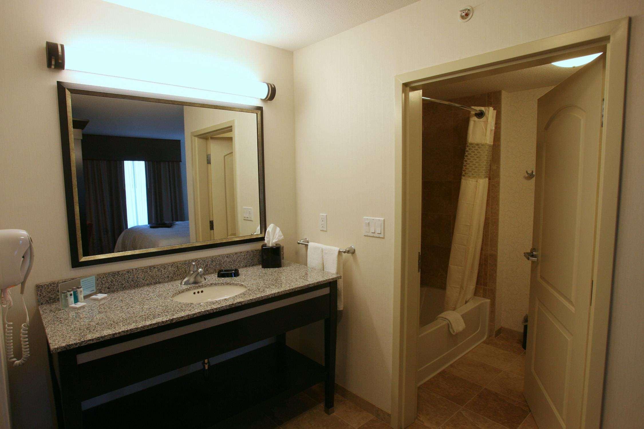 Hampton Inn & Suites Red Deer Penhold Chambre photo