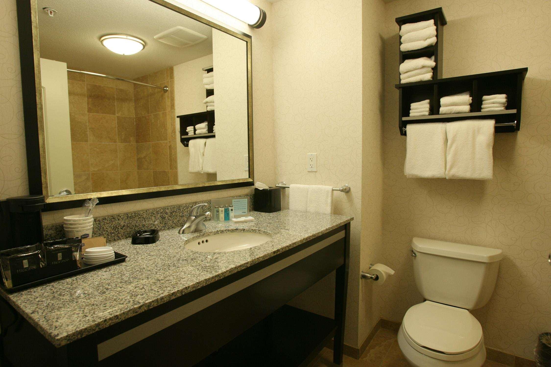 Hampton Inn & Suites Red Deer Penhold Chambre photo