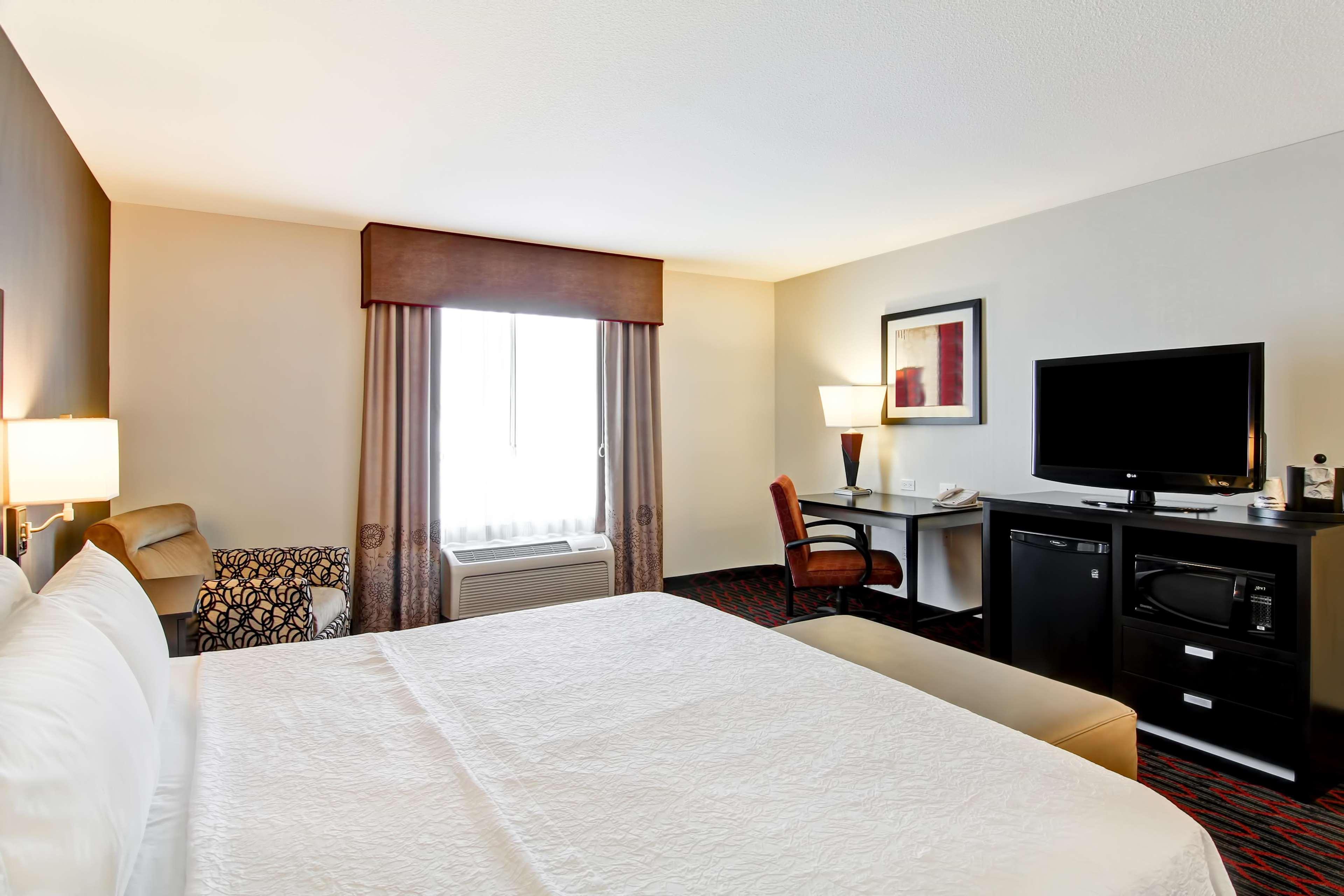 Hampton Inn & Suites Red Deer Penhold Extérieur photo