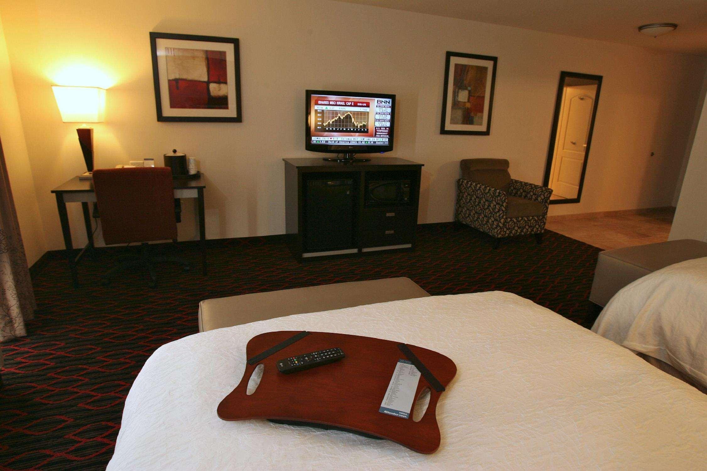 Hampton Inn & Suites Red Deer Penhold Chambre photo