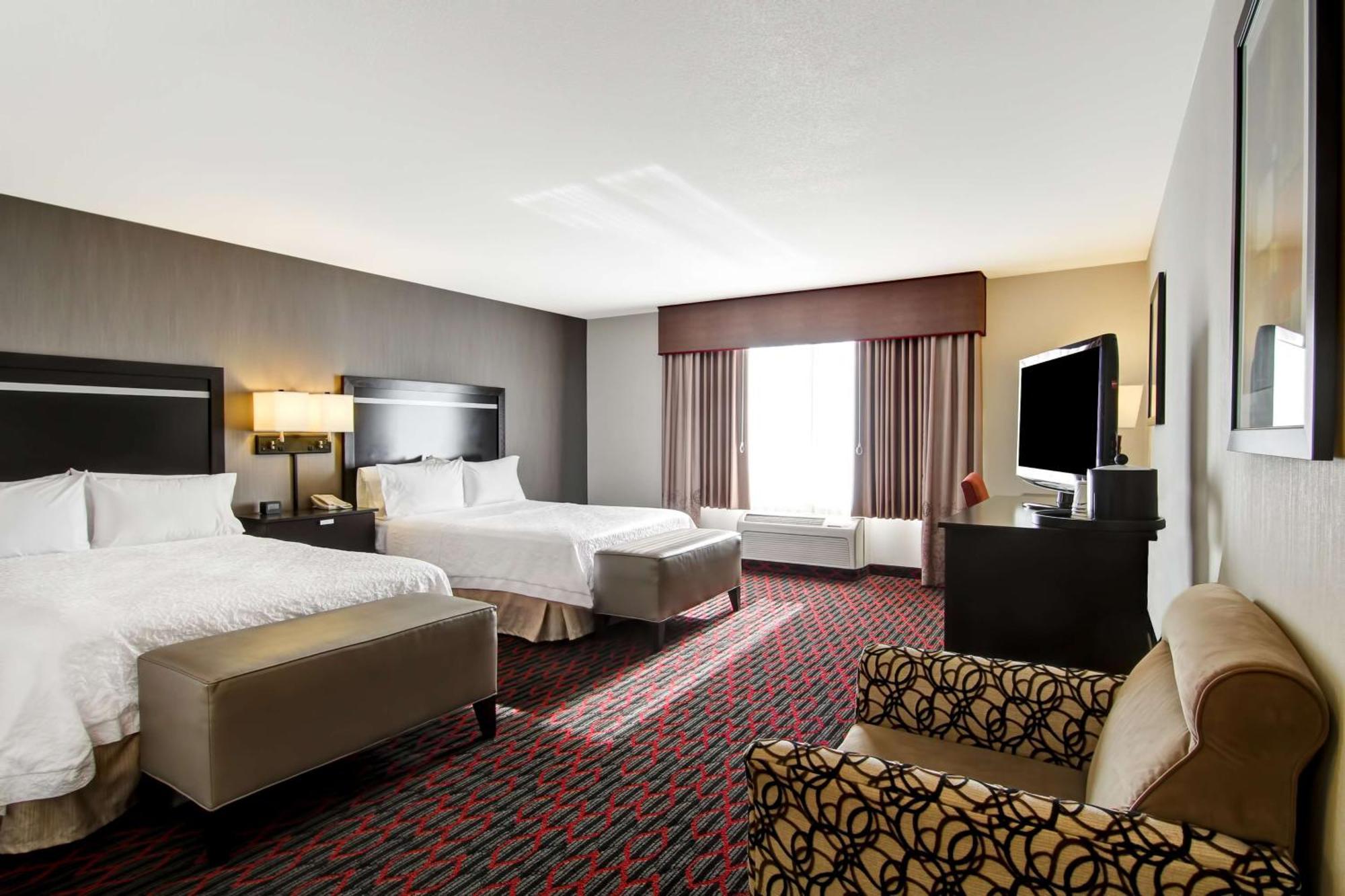 Hampton Inn & Suites Red Deer Penhold Extérieur photo