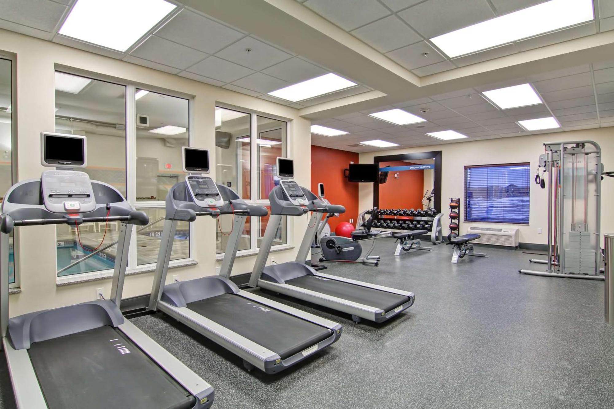 Hampton Inn & Suites Red Deer Penhold Extérieur photo